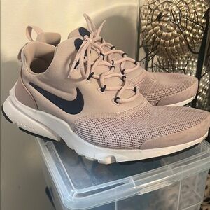 NIKE presto